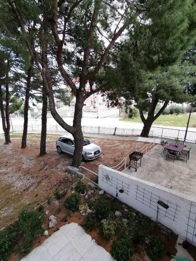 Apartment Borovi With Terrace And Parking Подаца Екстериор снимка